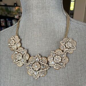 Elegant Gold Floral Necklace